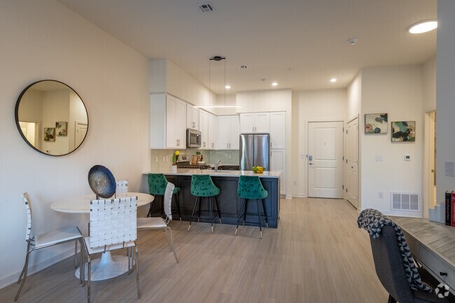 1BR, 1BA - 756SF - VIEW 22 APARTMENTS