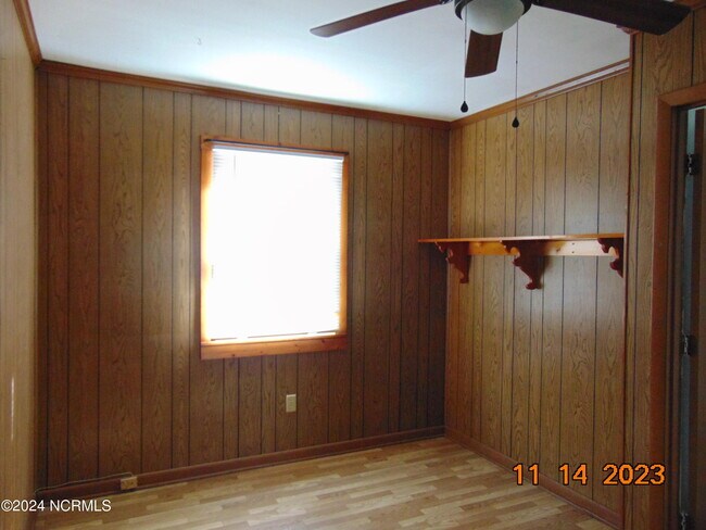Foto del edificio - 2133 Fowler St