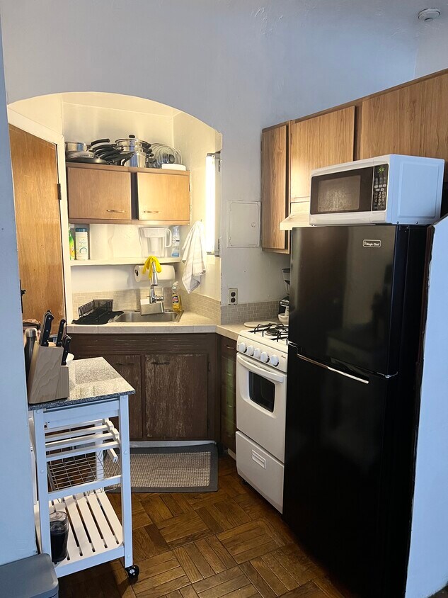 Primary Photo - 257 W Newton St
