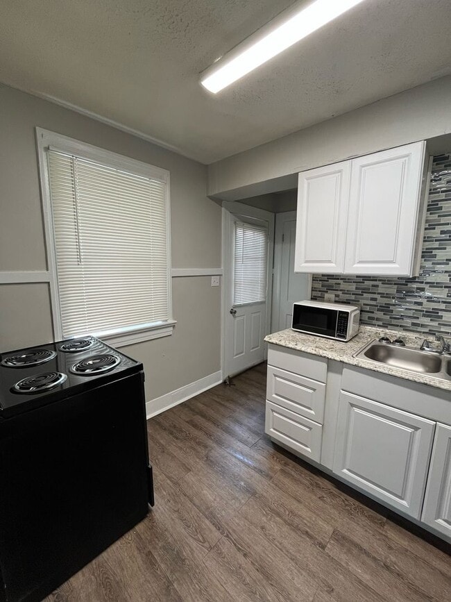 Building Photo - Located off of Victory Drive!! 2 Units Ava...