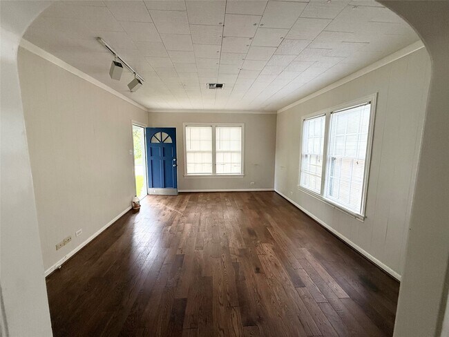 Building Photo - 1103 Austin St