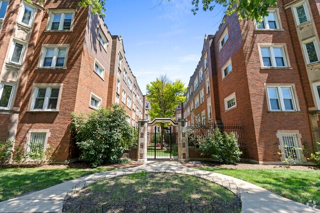 Building Photo - 4423 N Lawndale Ave