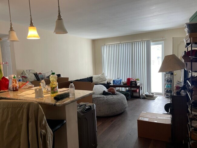 Foto del edificio - 9429 Bay Colony Dr