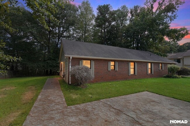 Building Photo - 5504 Windwood Rd