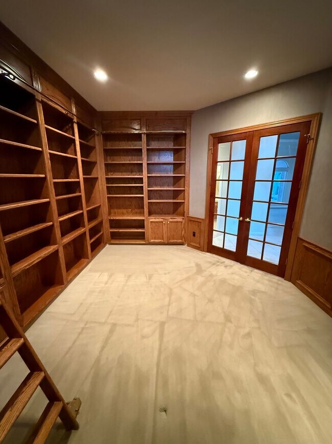 Building Photo - Beautiful 4-Bedroom Home with Office and S...