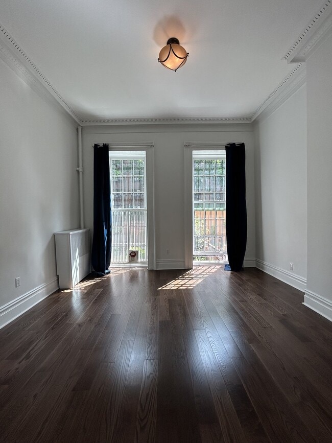 Building Photo - West 20th - 3 BD 2BA  Duplex-  11Ft Ceilin...