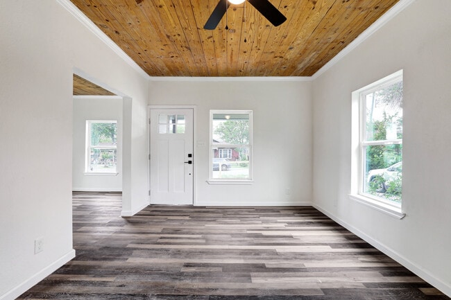 Building Photo - 511 W Ridgewood Ct