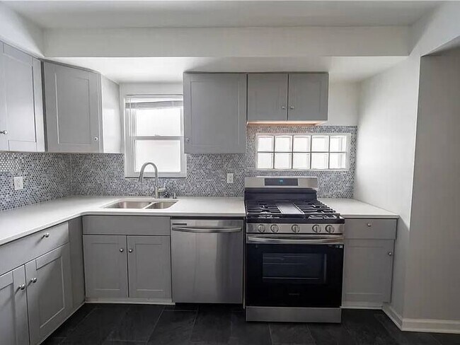 Foto del edificio - 715 E 72 Terrace