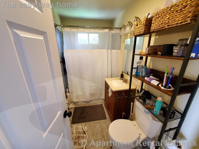 Building Photo - Arlington Center 2 Bedroom  - Total Renova...
