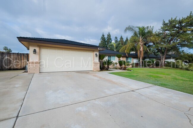 Building Photo - 3 Bedroom/2 Bath Home - $2195 per month!