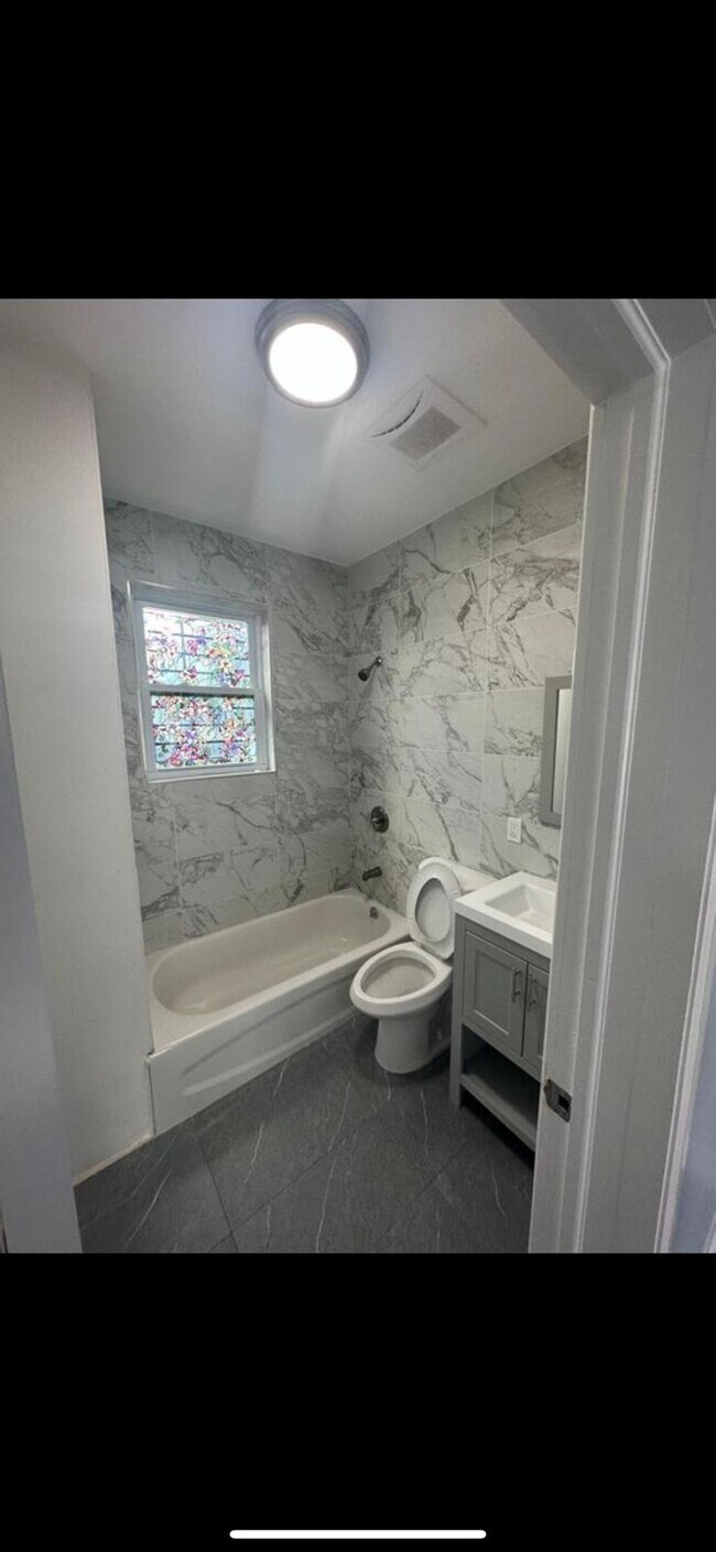 Building Photo - 921 Post Ave