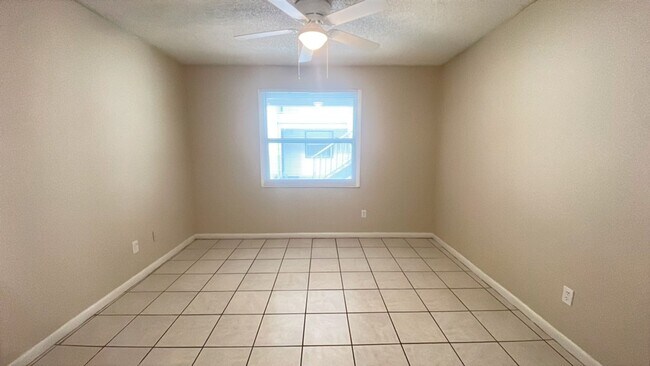 Foto del edificio - 1BD/1BA Apartment off Curry Ford in Henley...