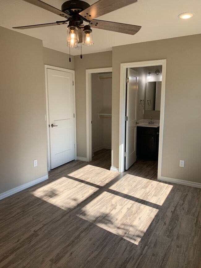 Foto del edificio - Beautiful Brand New 3 bedroom 2 full bathroom Home with New Everything!