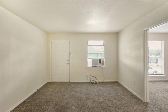 Foto del edificio - 5415 3 Rd St