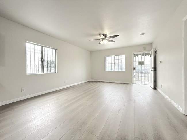 Foto del edificio - 1323 W 58th St
