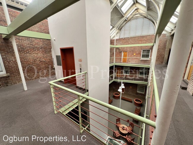 Building Photo - 1 br, 1.5 bath House - 315 N. Spruce Stree...