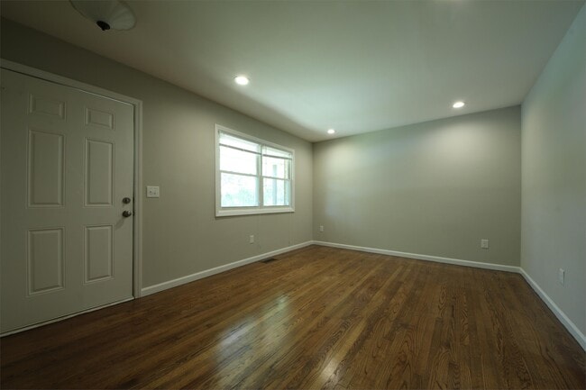 Foto del edificio - 4736 Monmouth Dr