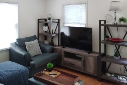 Cozy gathering space - 2212 Burger St