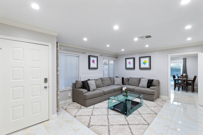 Building Photo - 375 Tierra St