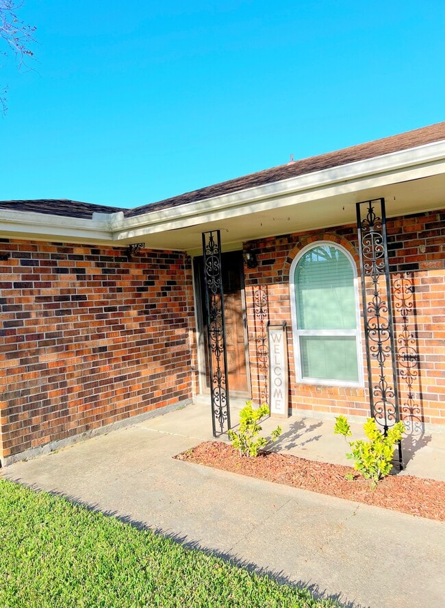 Building Photo - 3112 Gatt Dr