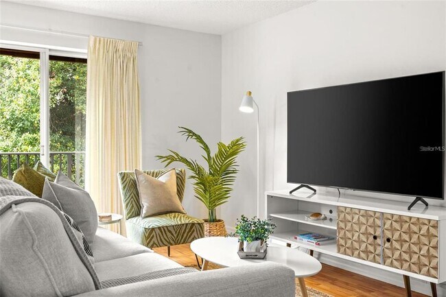 Foto del edificio - 4215 E Bay Dr