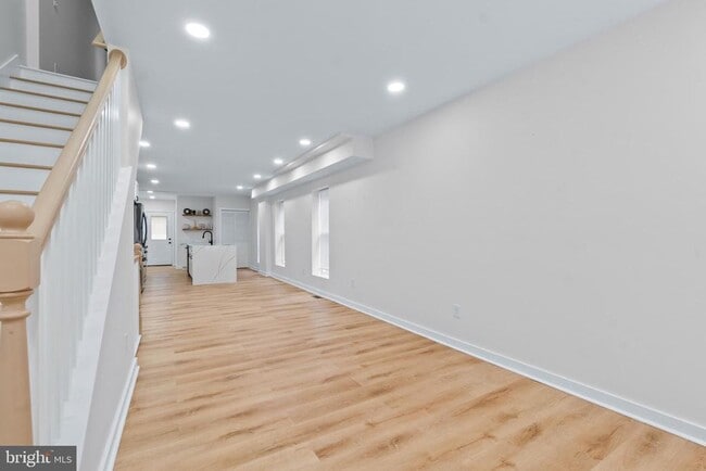 Building Photo - 530 E 38th St