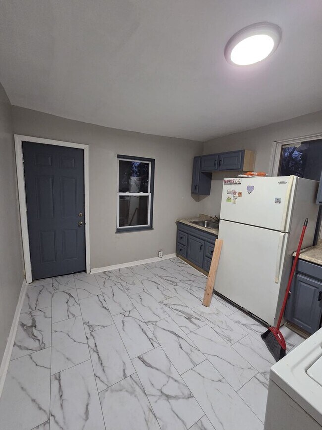 Foto del edificio - Beautiful, remodeled house come see it