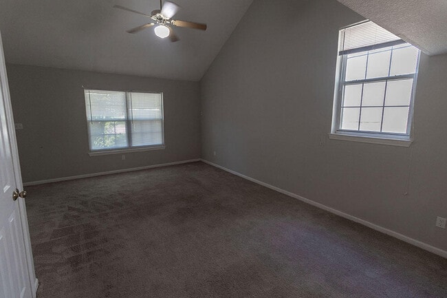 Foto del edificio - 5569 Pinehurst Ln