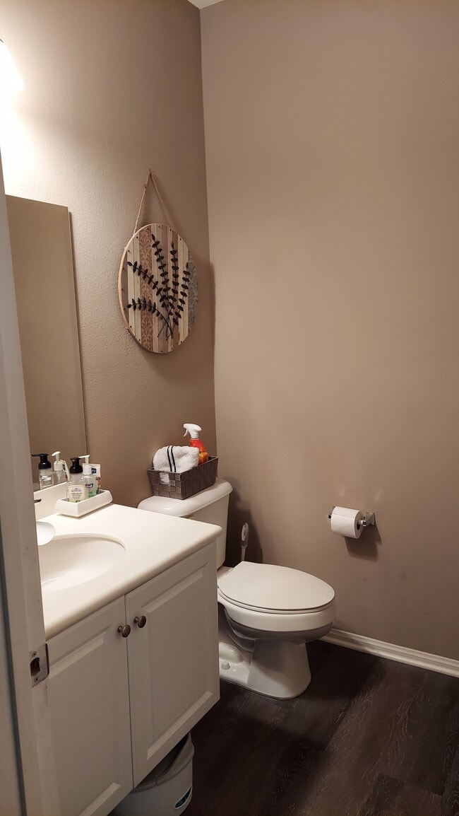 Building Photo - 561 Moonlight Dr