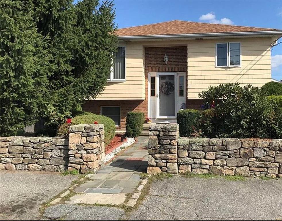 20 Swan St, East Providence, RI 02914 Room for Rent in East