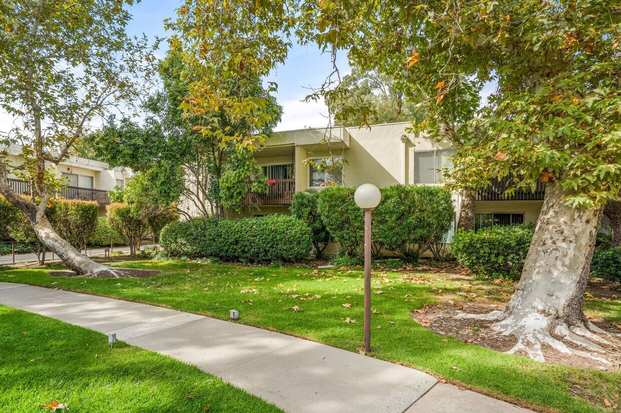 Foto principal - Upgraded Condo with Two Master Suites!!!