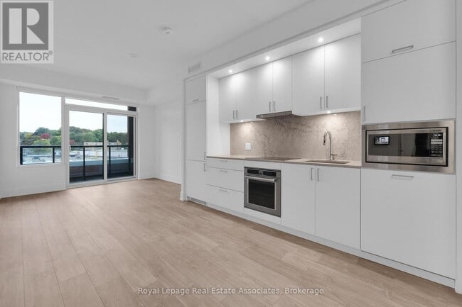 Building Photo - 259 The Kingsway