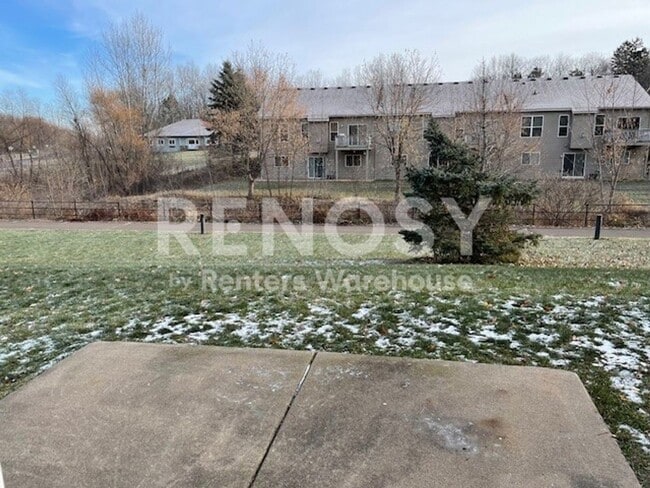 Building Photo - Spacious 3 Bedroom 1.5 Bath Townhome in Chisago City
