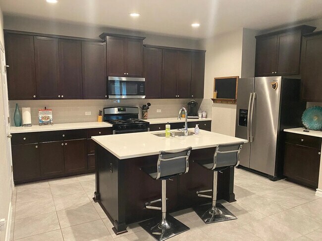 Foto del edificio - Room in House on Clayton Creek Ave