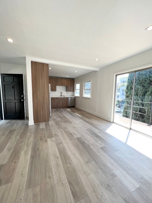 Foto del edificio - 7911 Blackburn Ave