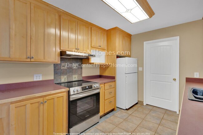 Building Photo - Charm in the Heart of Gladstone, Four Bedr...