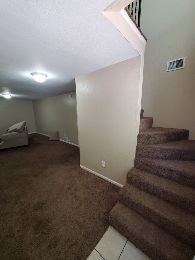 Building Photo - 105 S Sugar Creek Blvd