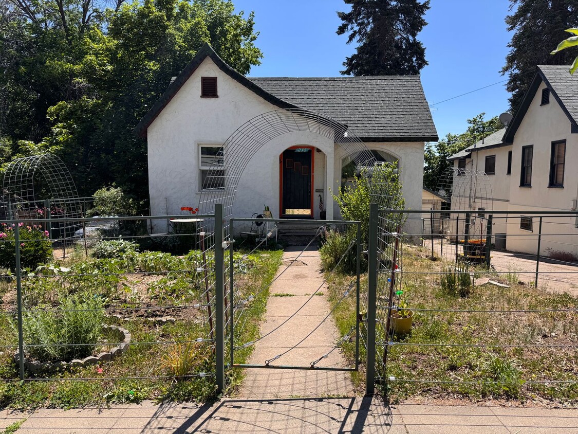 Primary Photo - 235 S Pine St
