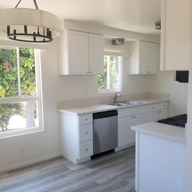 Upgraded Kitcen - 3434 W 170th St