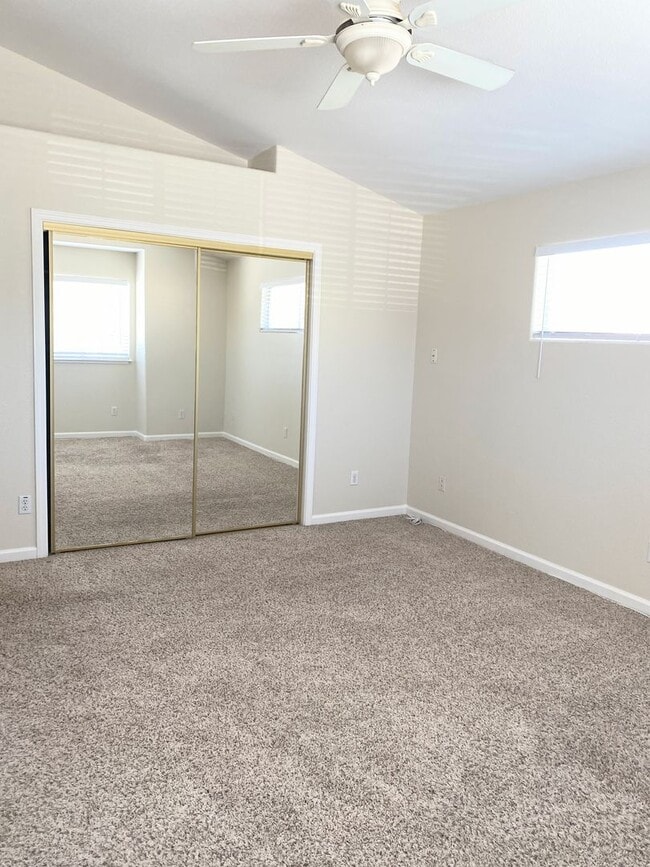 Building Photo - 4 Bed 2.5 Bath Family Home