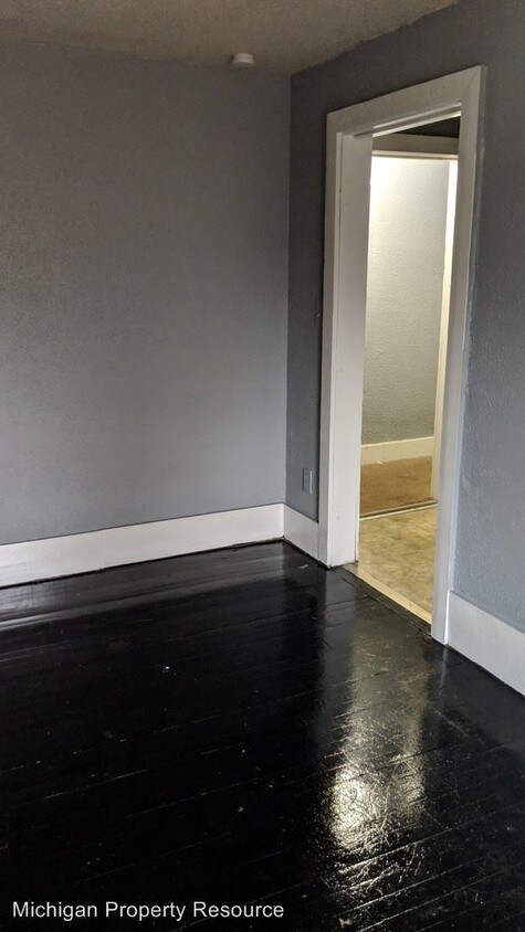 Foto principal - 17310 Bentler St