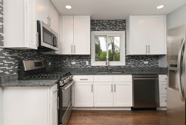 Building Photo - 755 Alhambra Ln