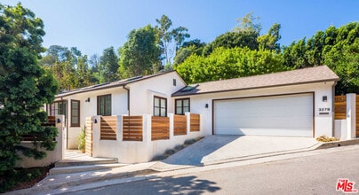 Building Photo - 3279 Ledgewood Dr