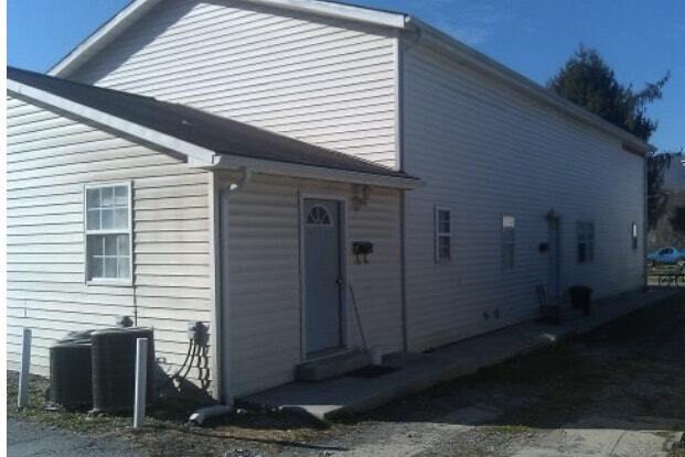 Primary Photo - 229 Gum Street, Unit Apt 1