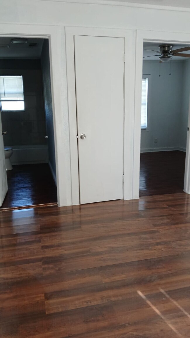Building Photo - 1210 Dalview Ave