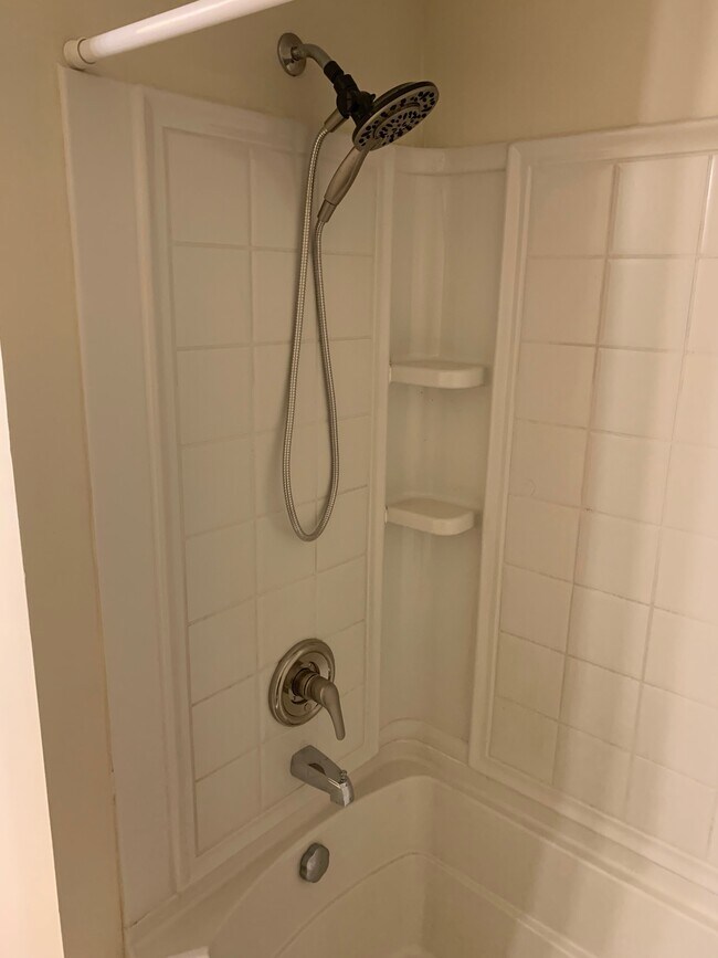 Foto del edificio - 68 Burgundy Hill Ln