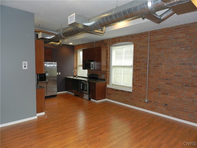 Foto del edificio - 317 S Clinton St