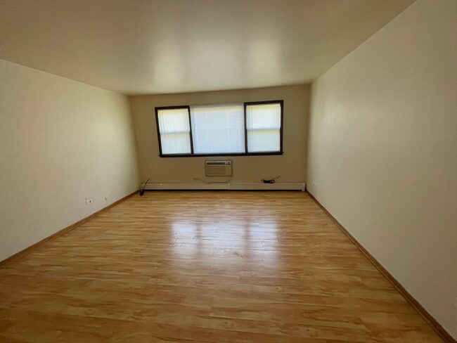 Foto del edificio - 2204 W 123rd St