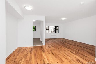 Building Photo - 671 Bronx River Rd
