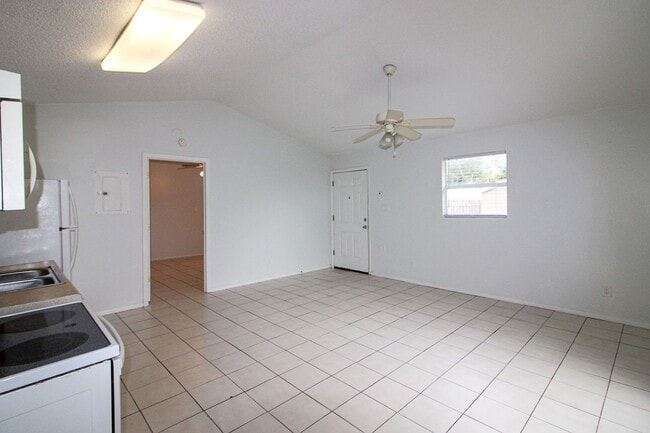 Building Photo - Nokomis Annual Duplex for Rent